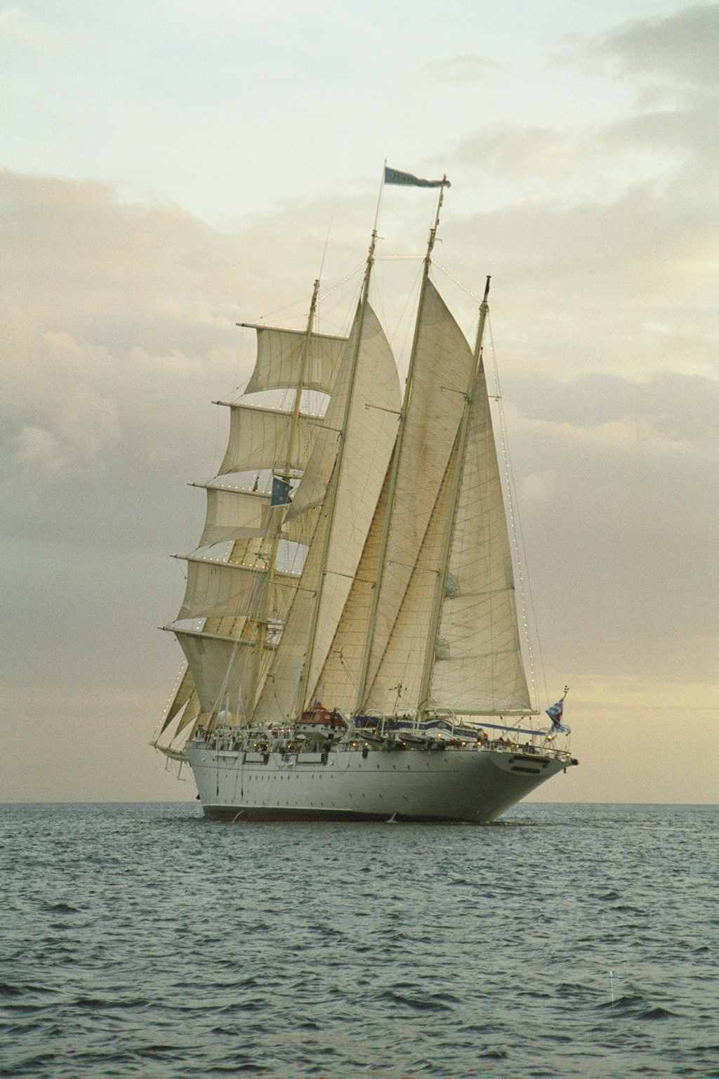 Star Clipper in sail taken from the port side, on 5 April 2000