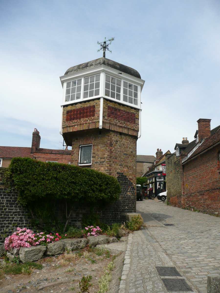 The bottom of Upnor High Street